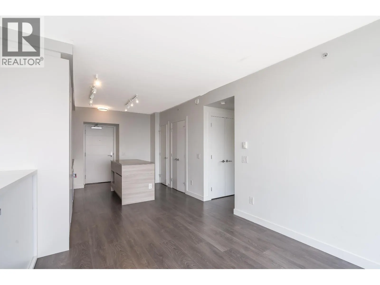 1405 657 WHITING WAY