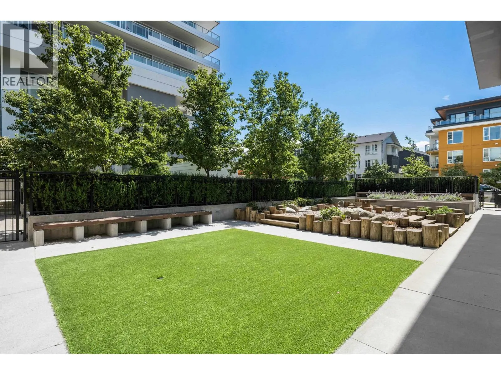 1405 657 WHITING WAY