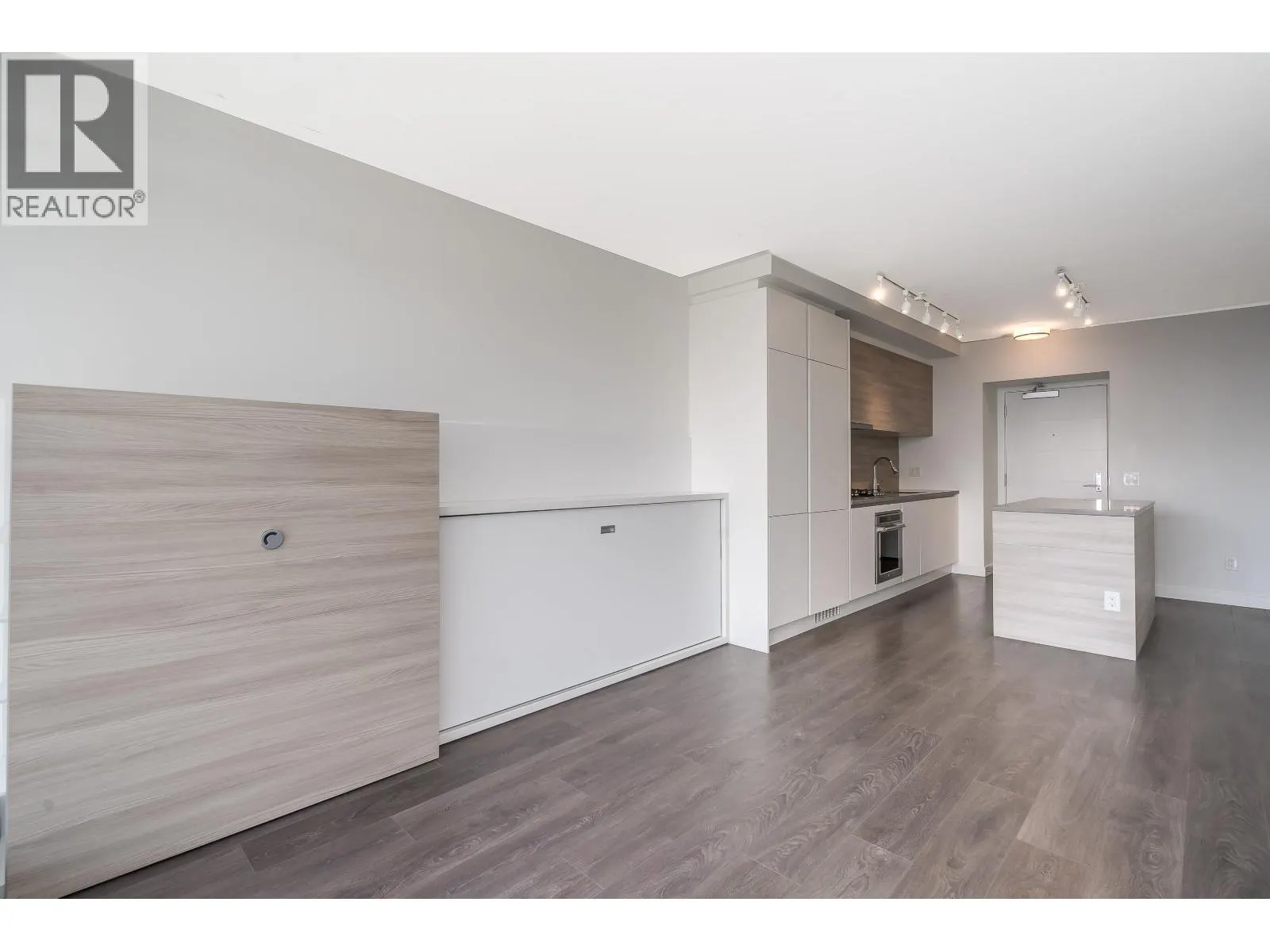 1405 657 WHITING WAY