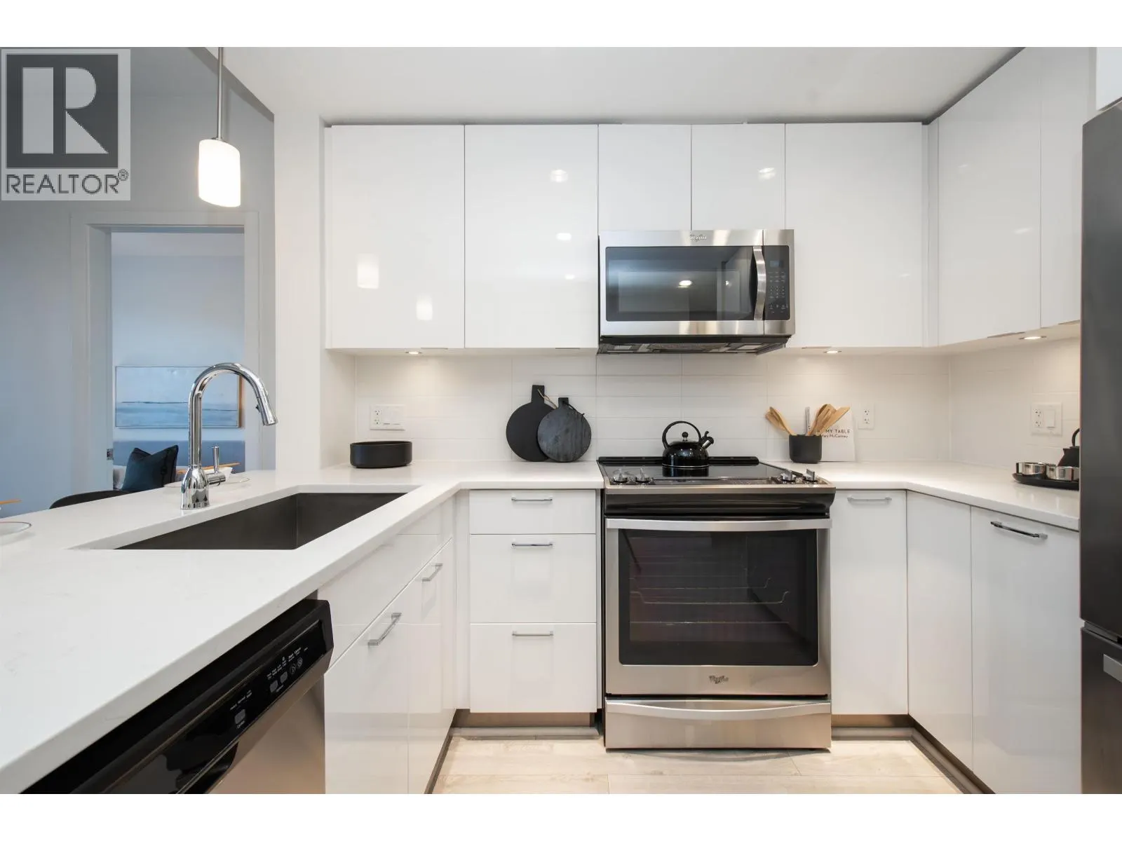 508 719 W 3RD STREET