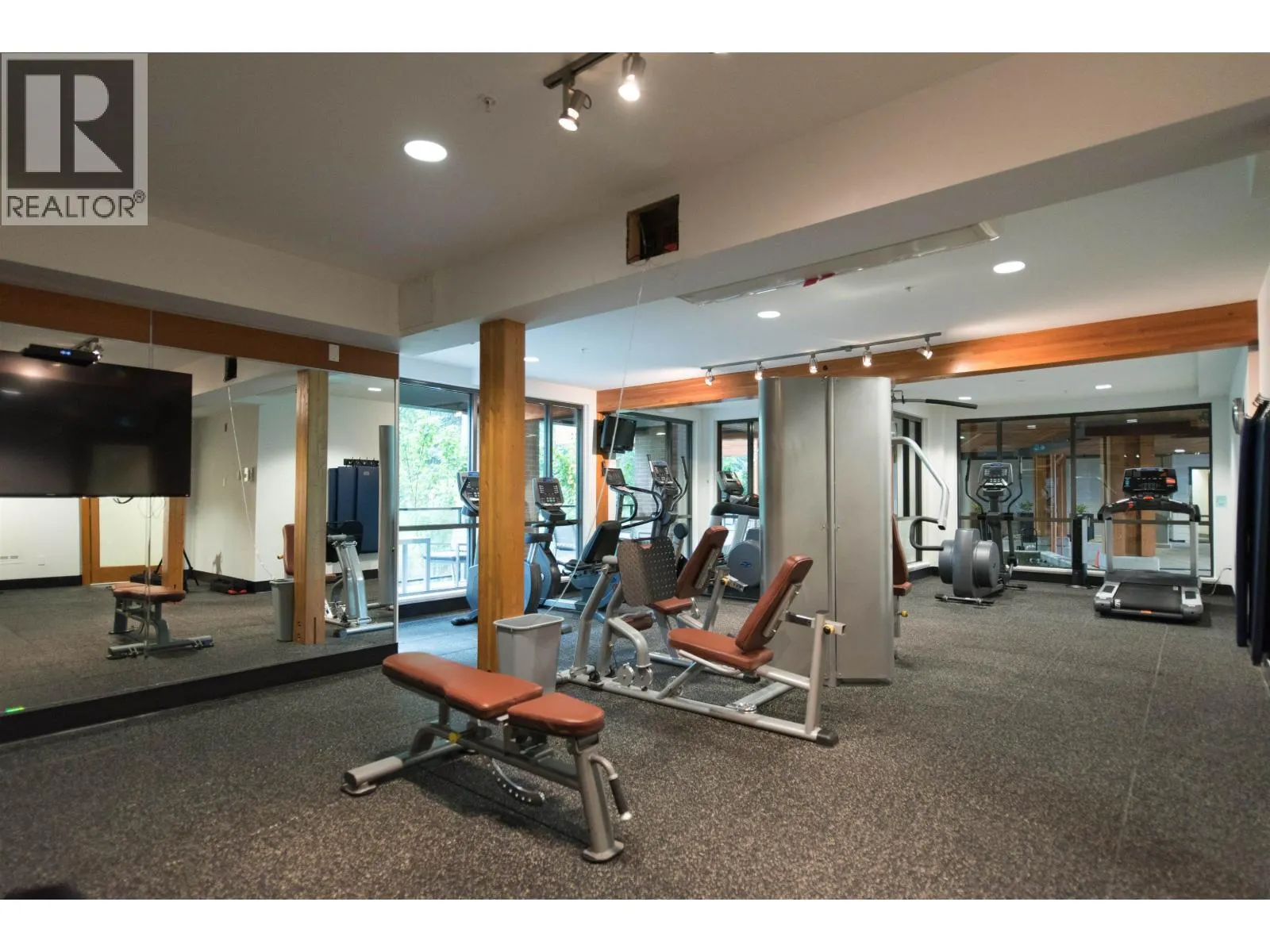 508 719 W 3RD STREET