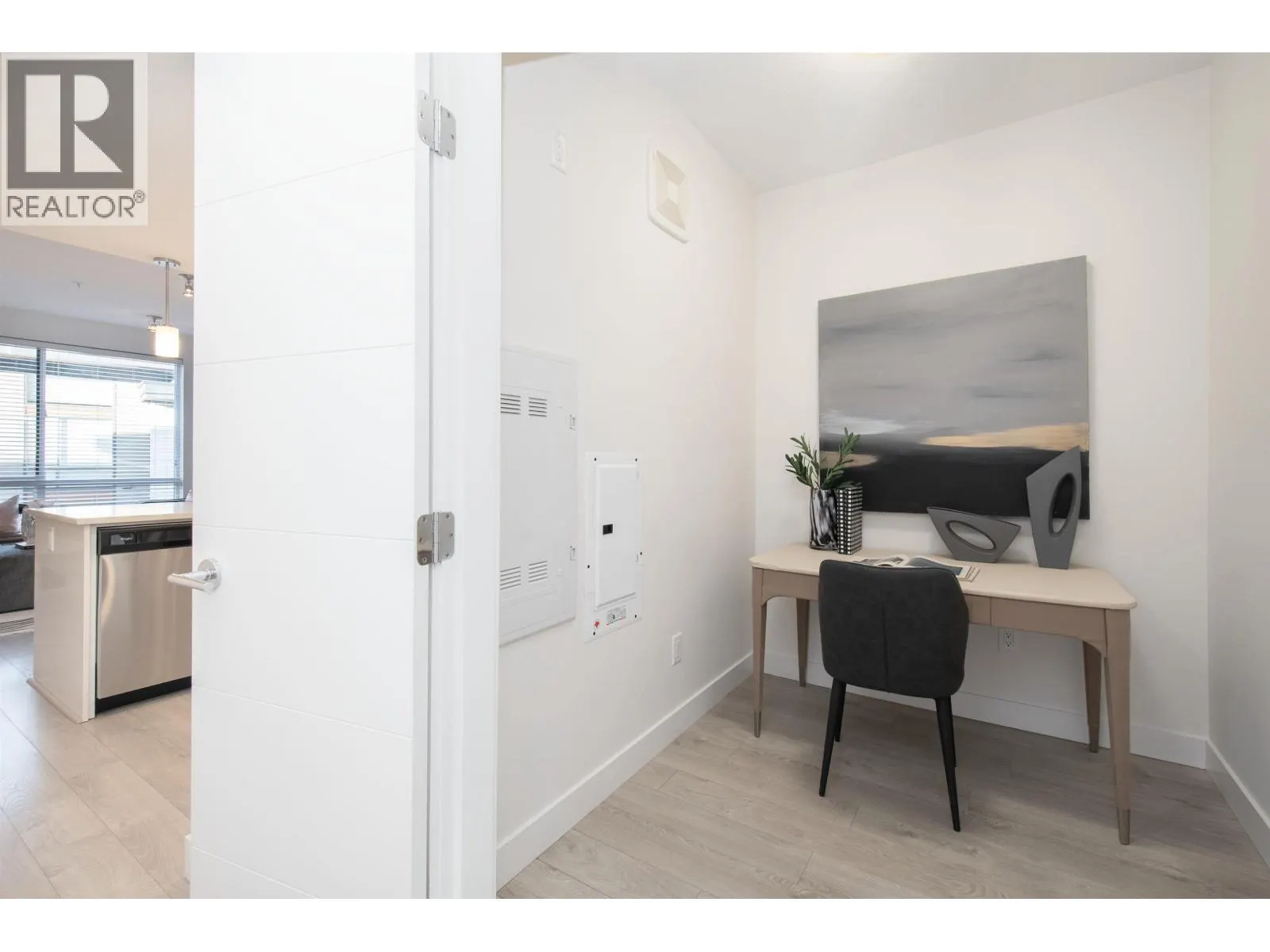 508 719 W 3RD STREET