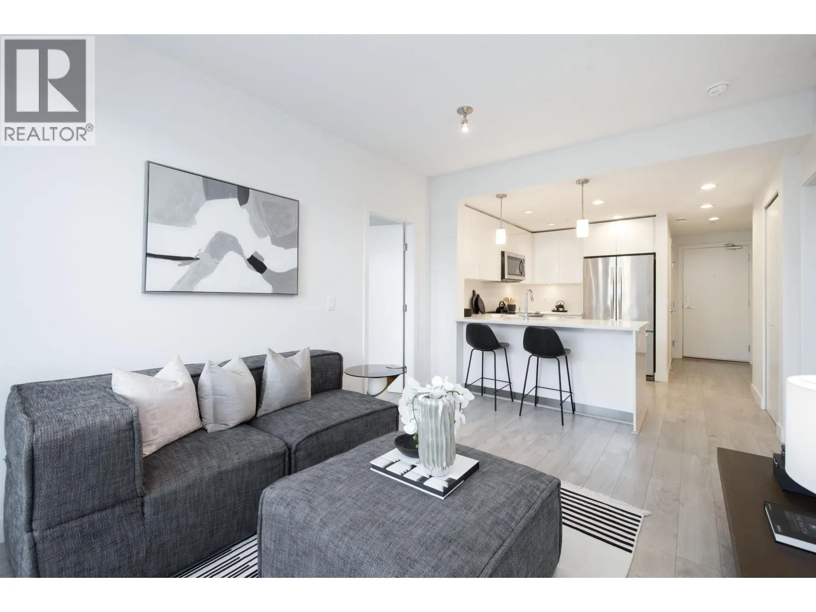 508 719 W 3RD STREET