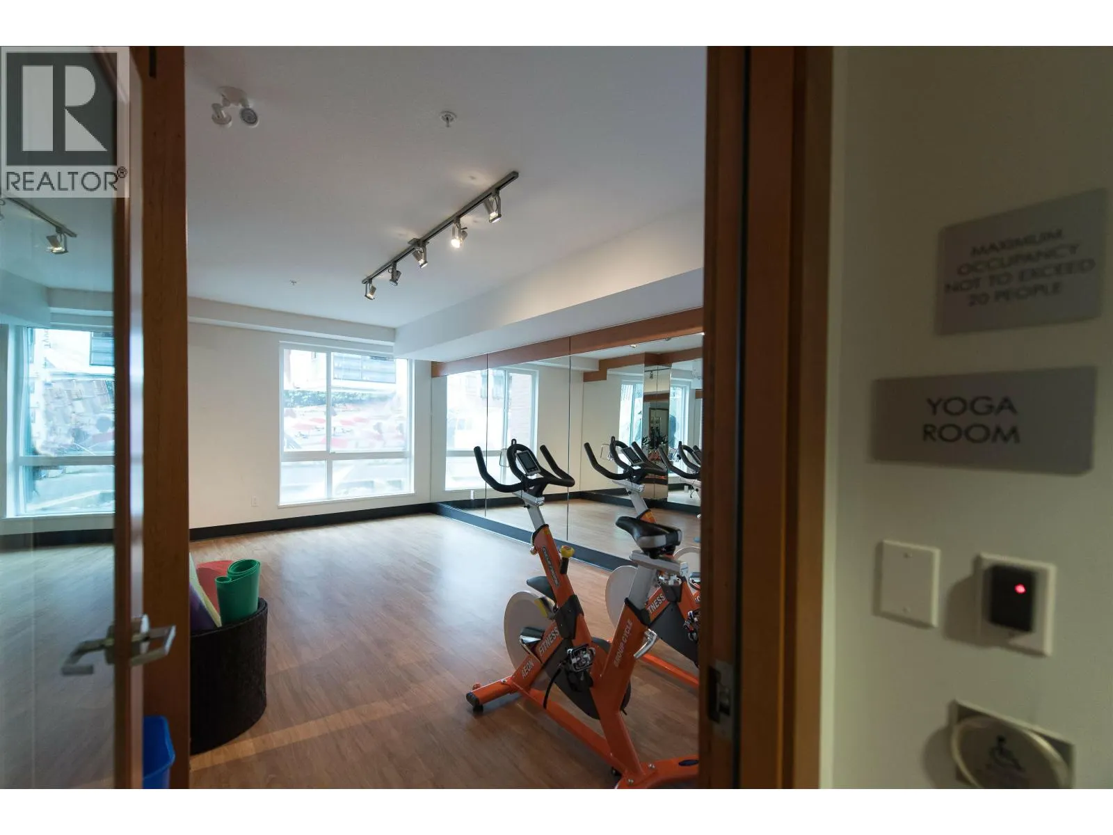 508 719 W 3RD STREET