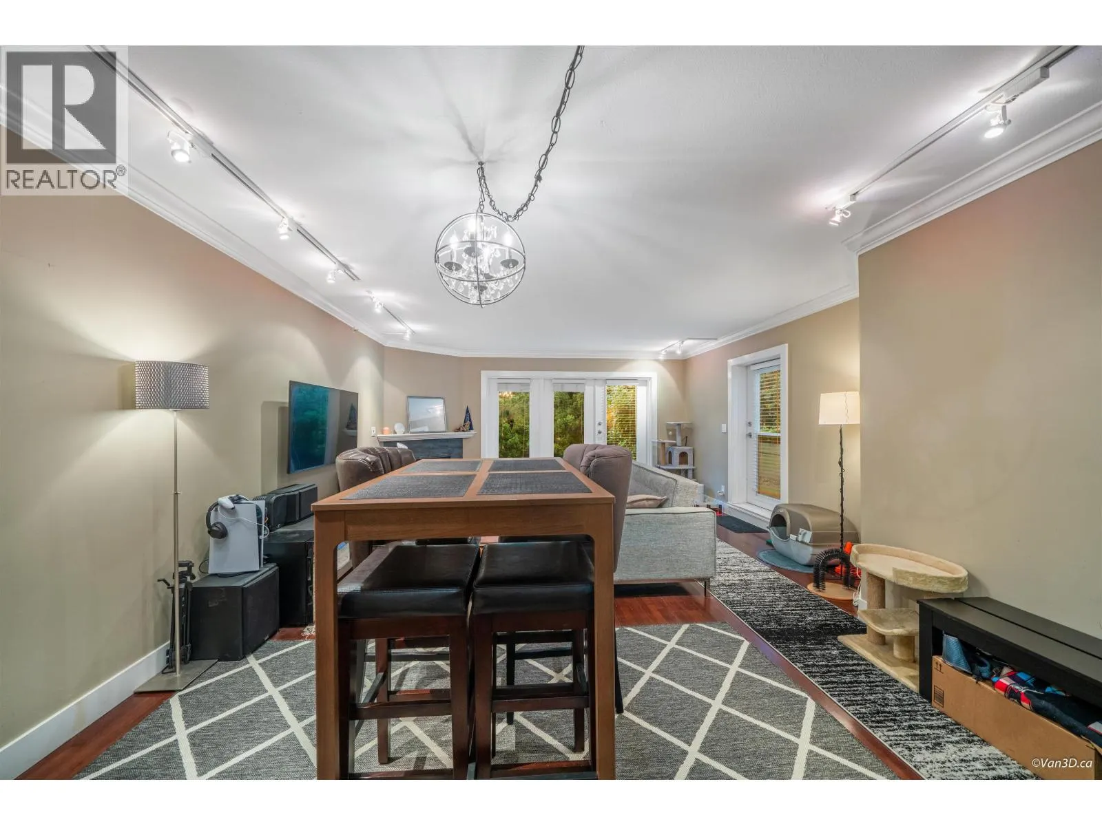 103 3189 CAMOSUN STREET