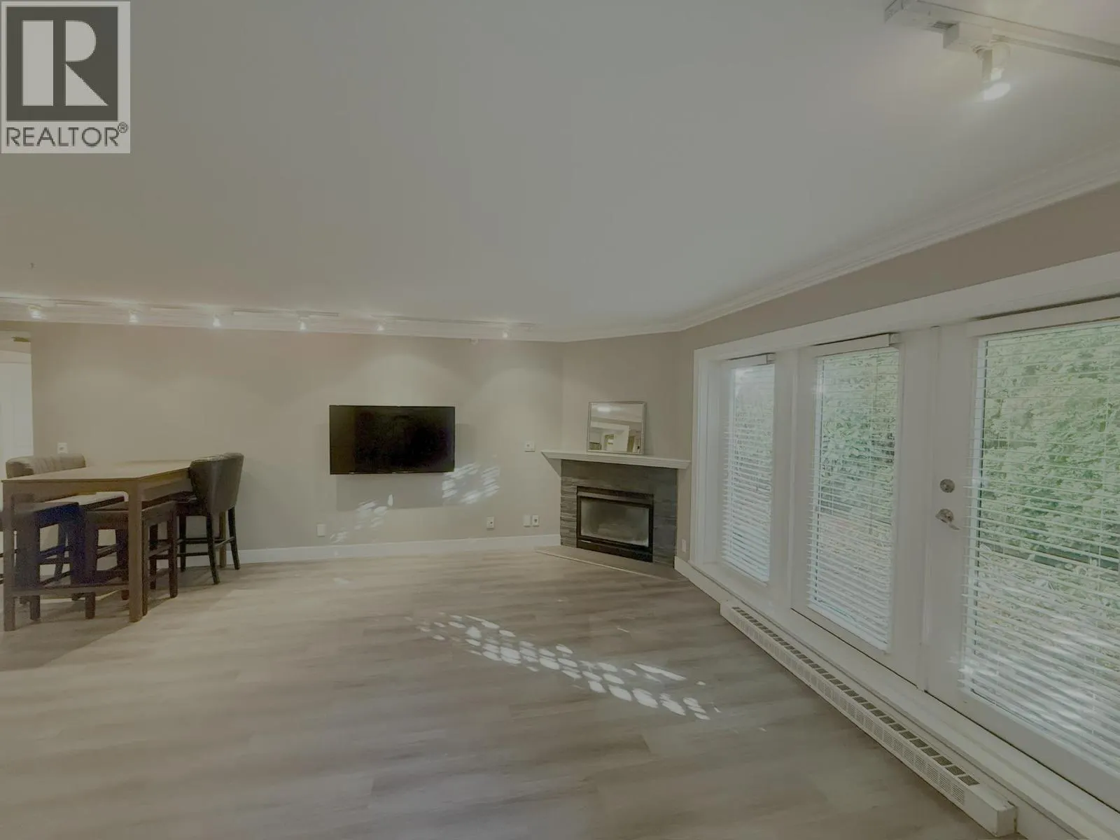 103 3189 CAMOSUN STREET