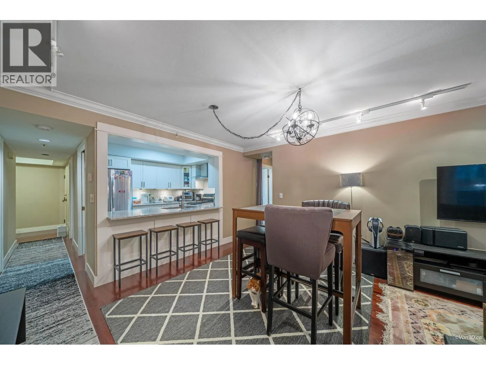 103 3189 CAMOSUN STREET