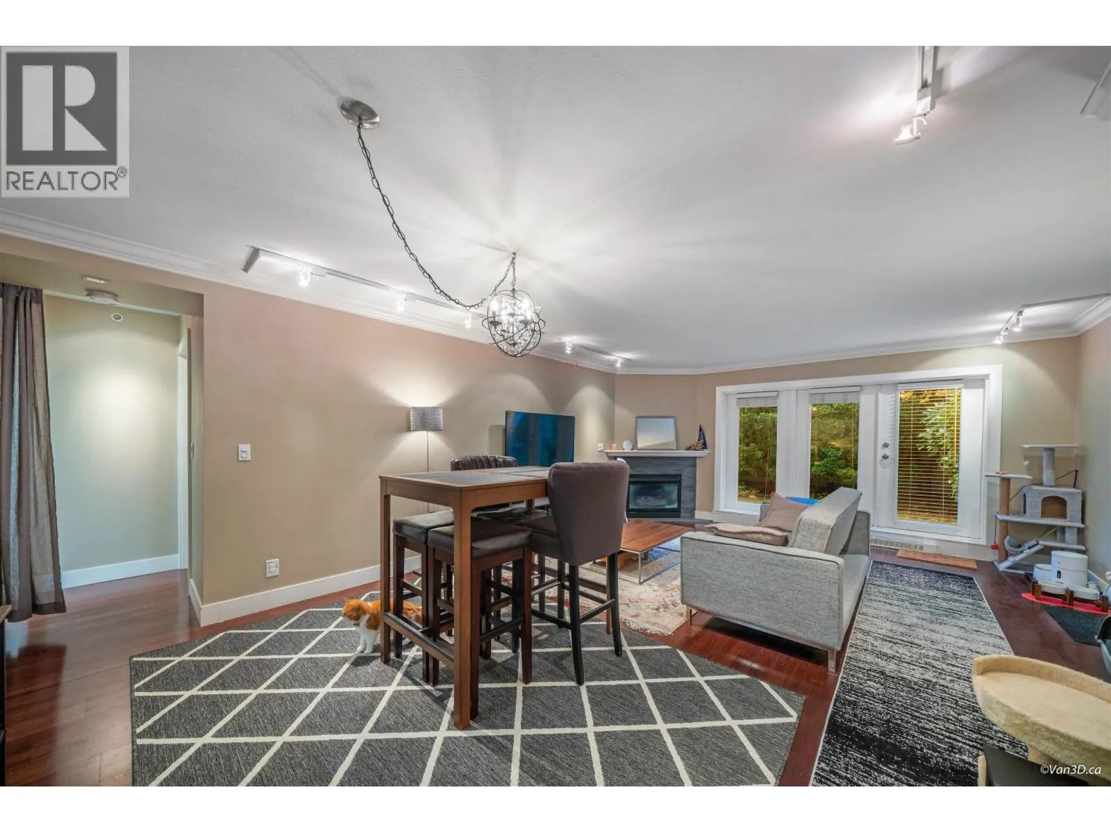 103 3189 CAMOSUN STREET