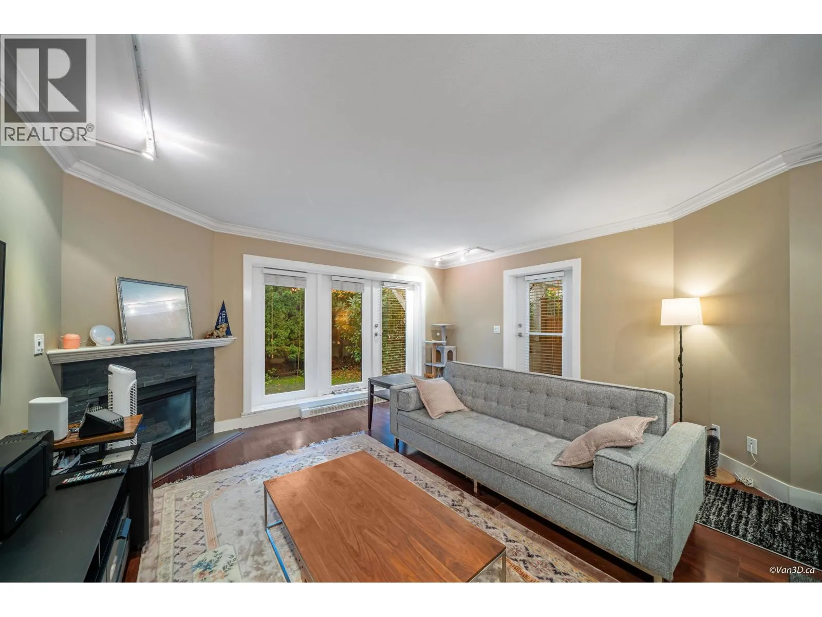 103 3189 CAMOSUN STREET