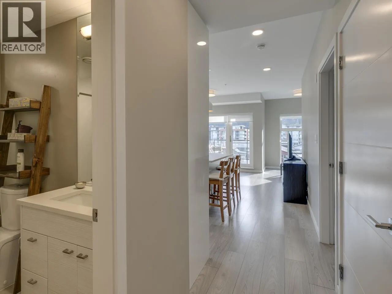 416 38033 SECOND AVENUE