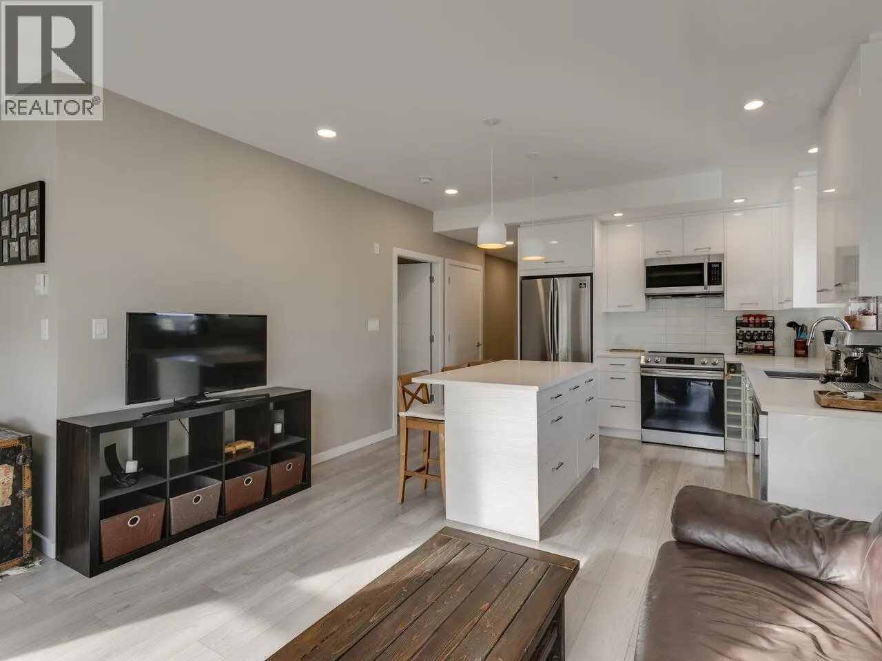 416 38033 SECOND AVENUE