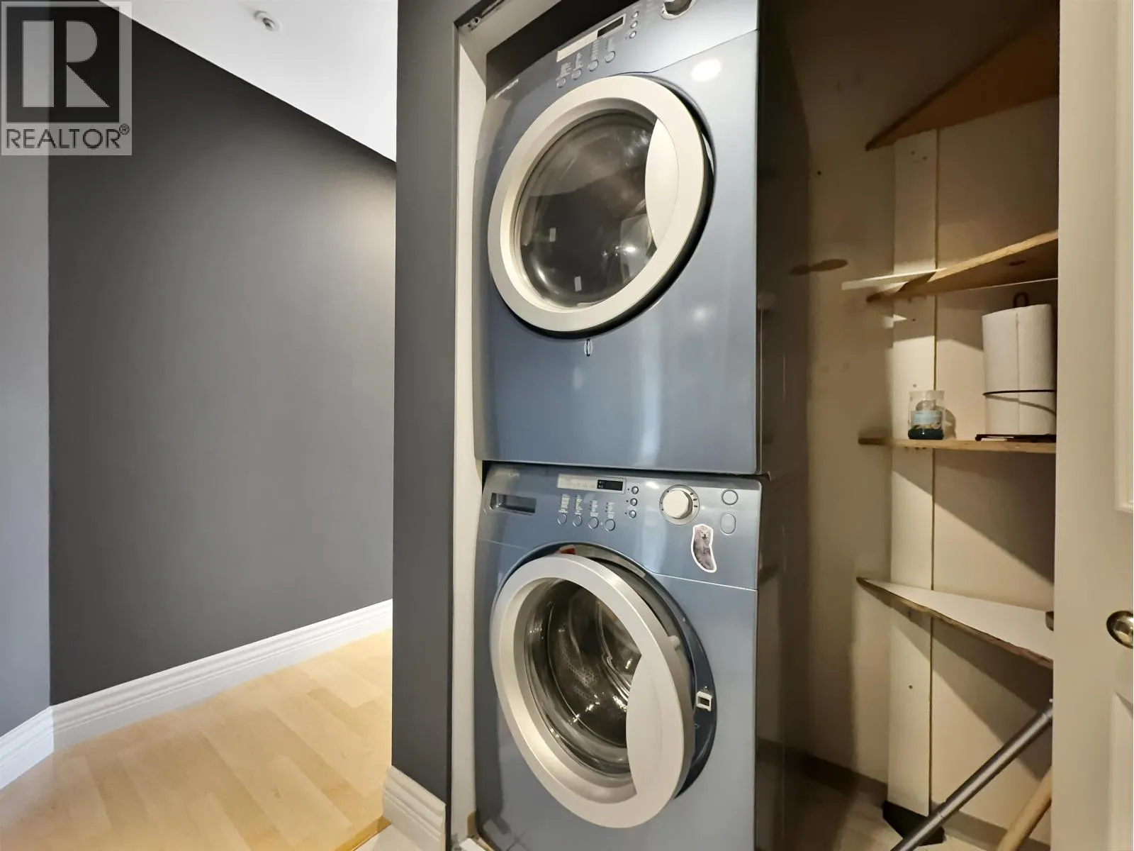 2xx 295 SCHOOLHOUSE STREET