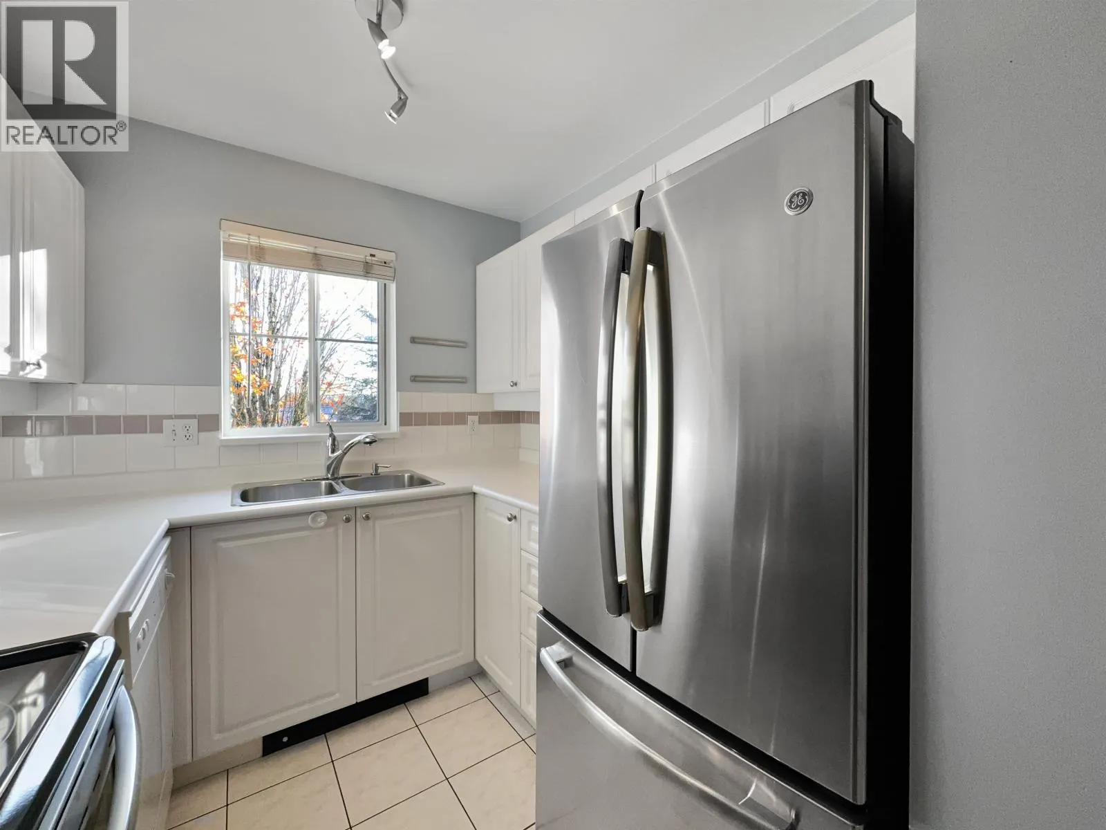 2xx 295 SCHOOLHOUSE STREET