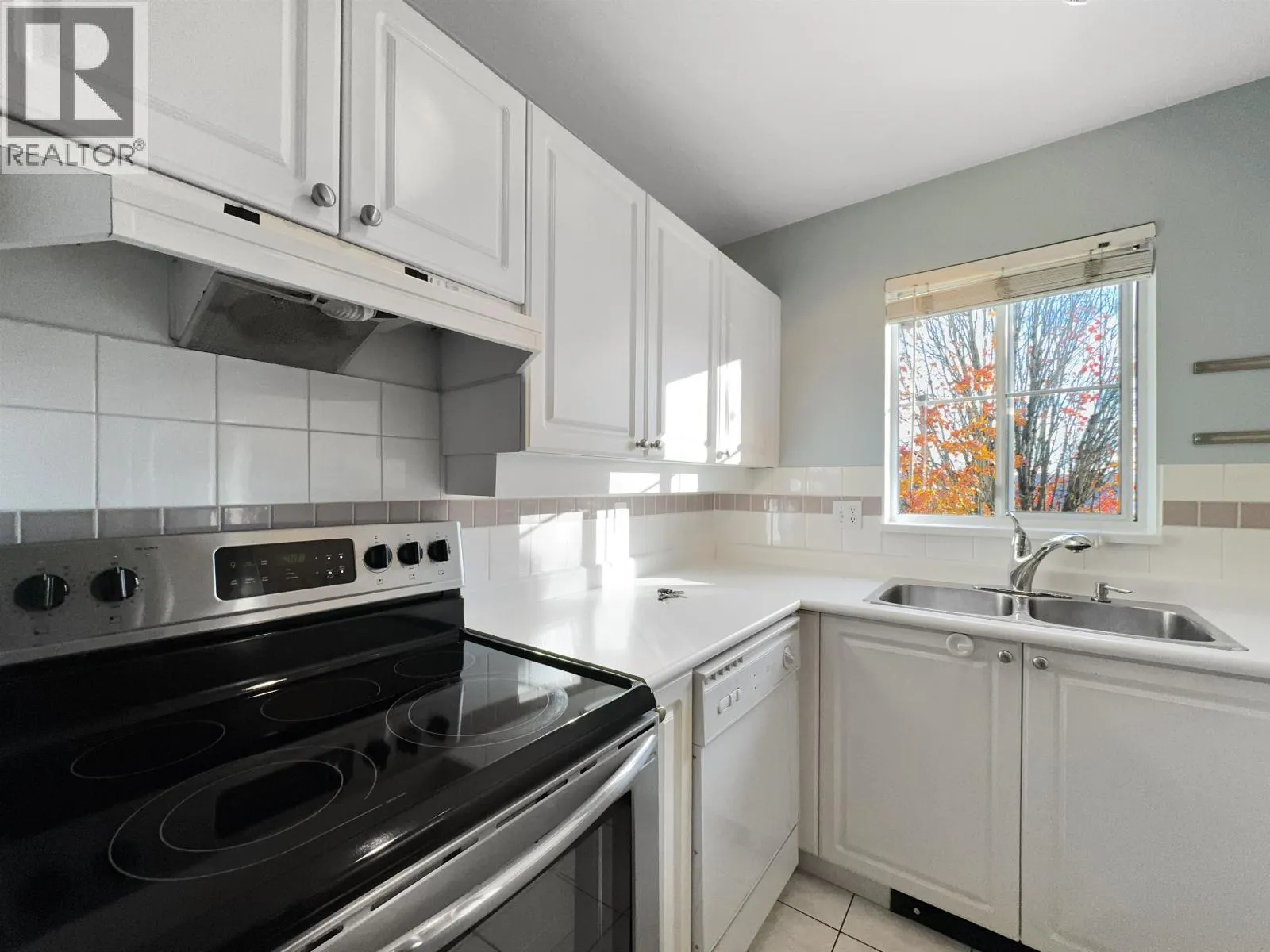 2xx 295 SCHOOLHOUSE STREET