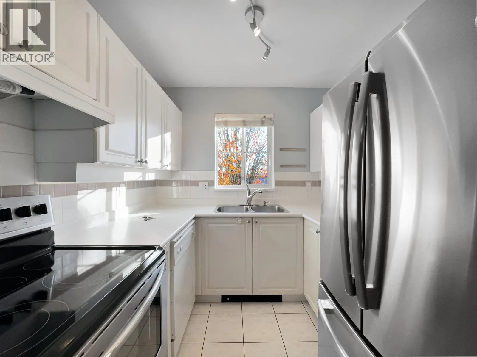 2xx 295 SCHOOLHOUSE STREET