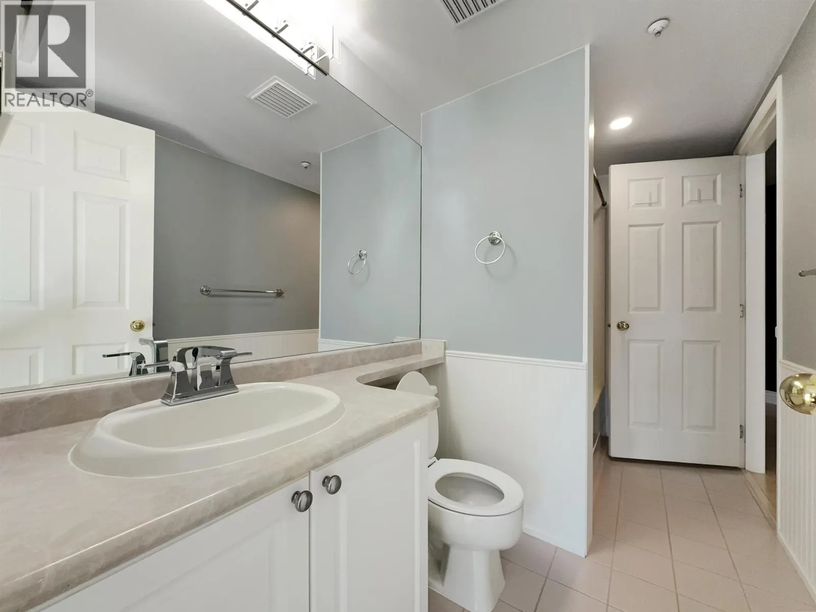 2xx 295 SCHOOLHOUSE STREET