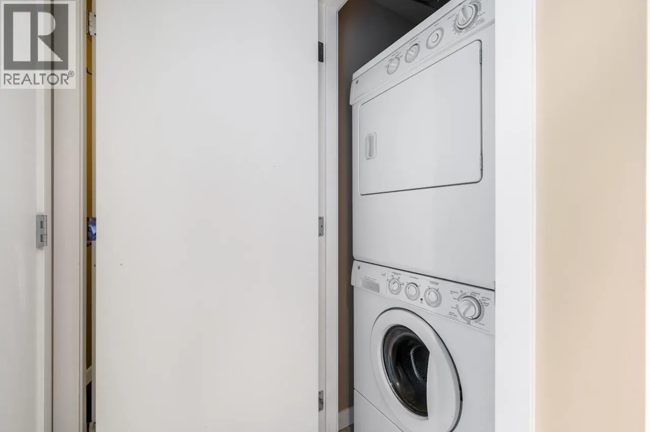 3309 833 SEYMOUR STREET