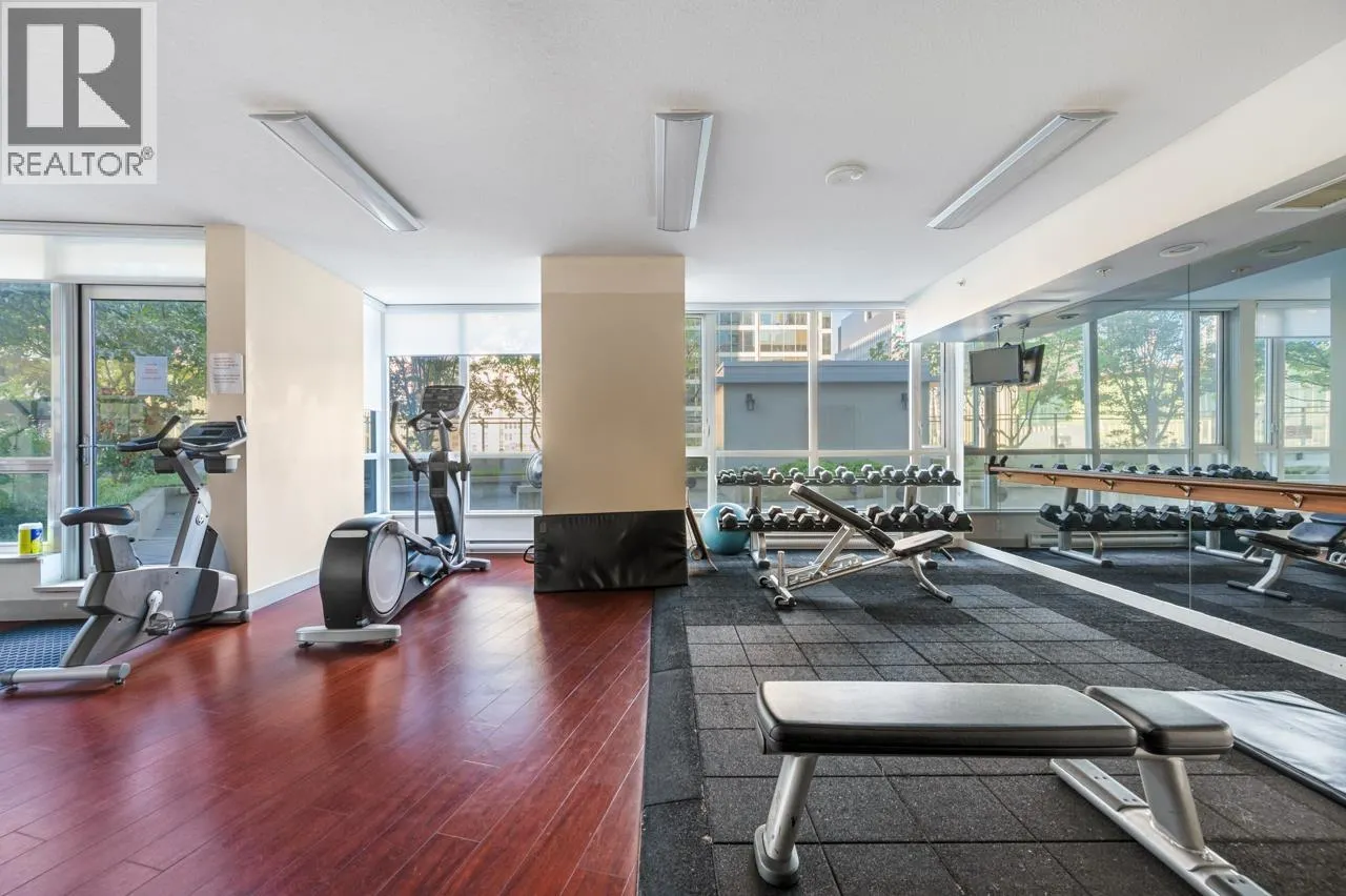 3309 833 SEYMOUR STREET