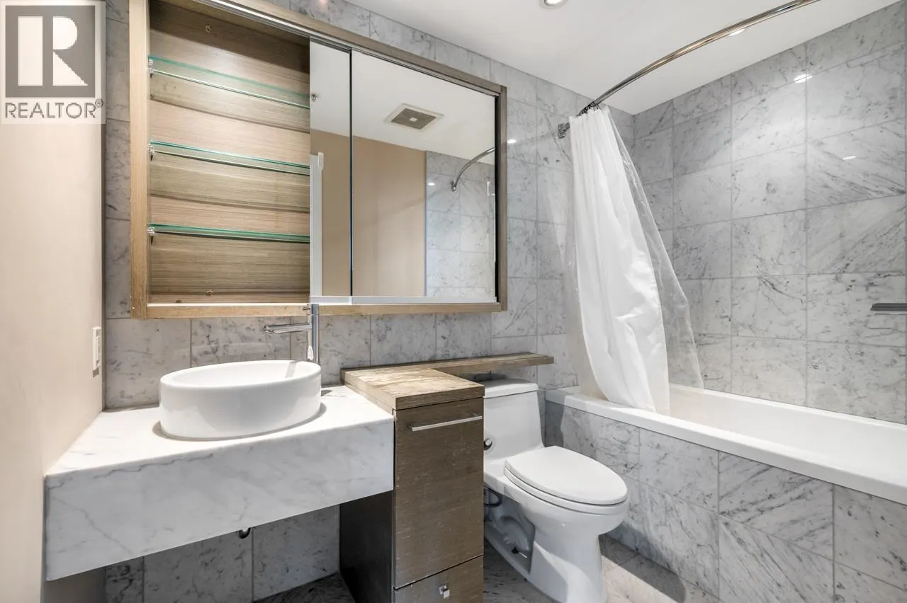 3309 833 SEYMOUR STREET