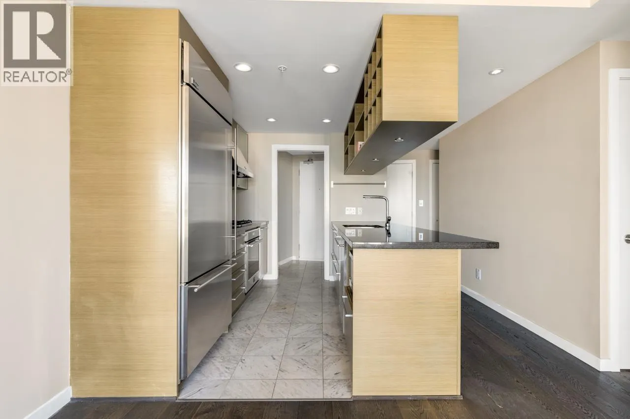 3309 833 SEYMOUR STREET