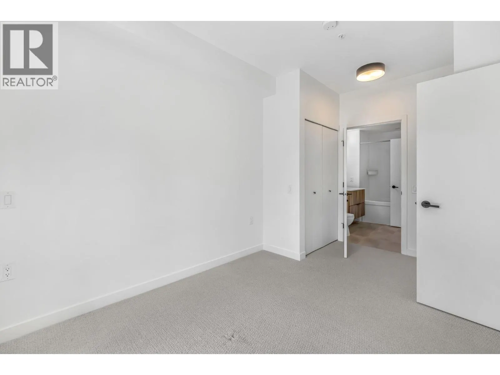 305 3229 ST. JOHNS STREET