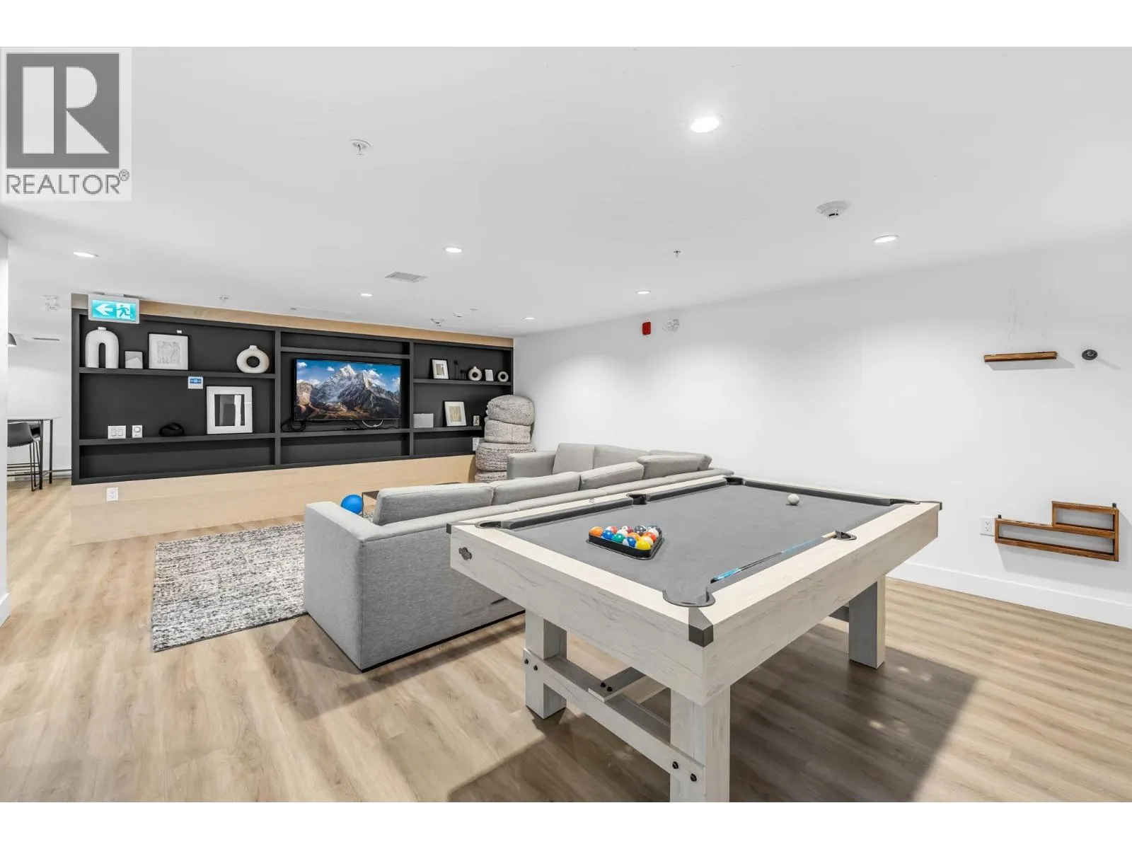 305 3229 ST. JOHNS STREET