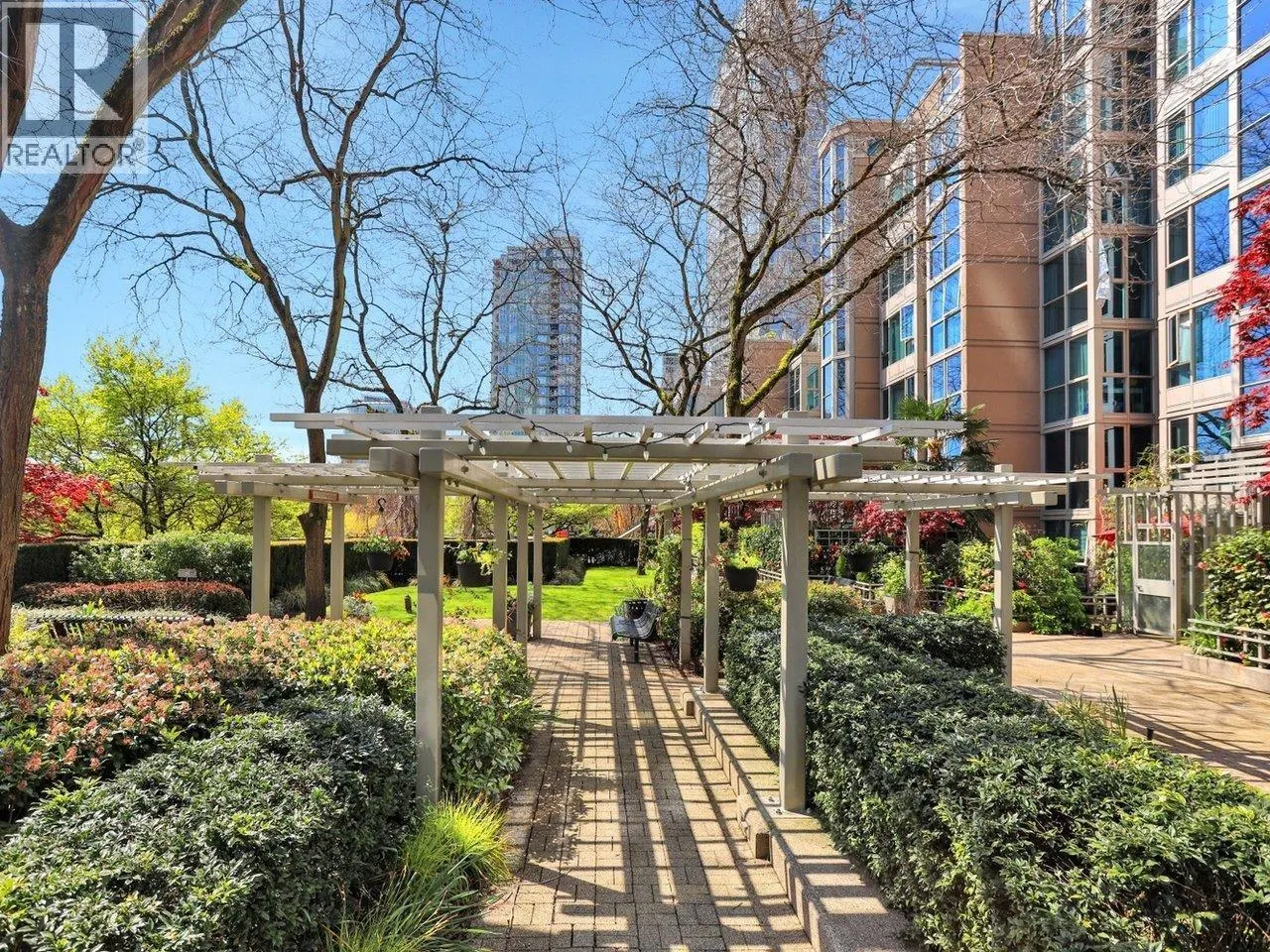 802 1318 HOMER STREET