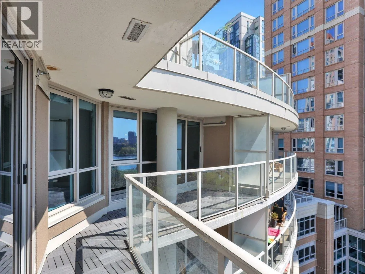 802 1318 HOMER STREET