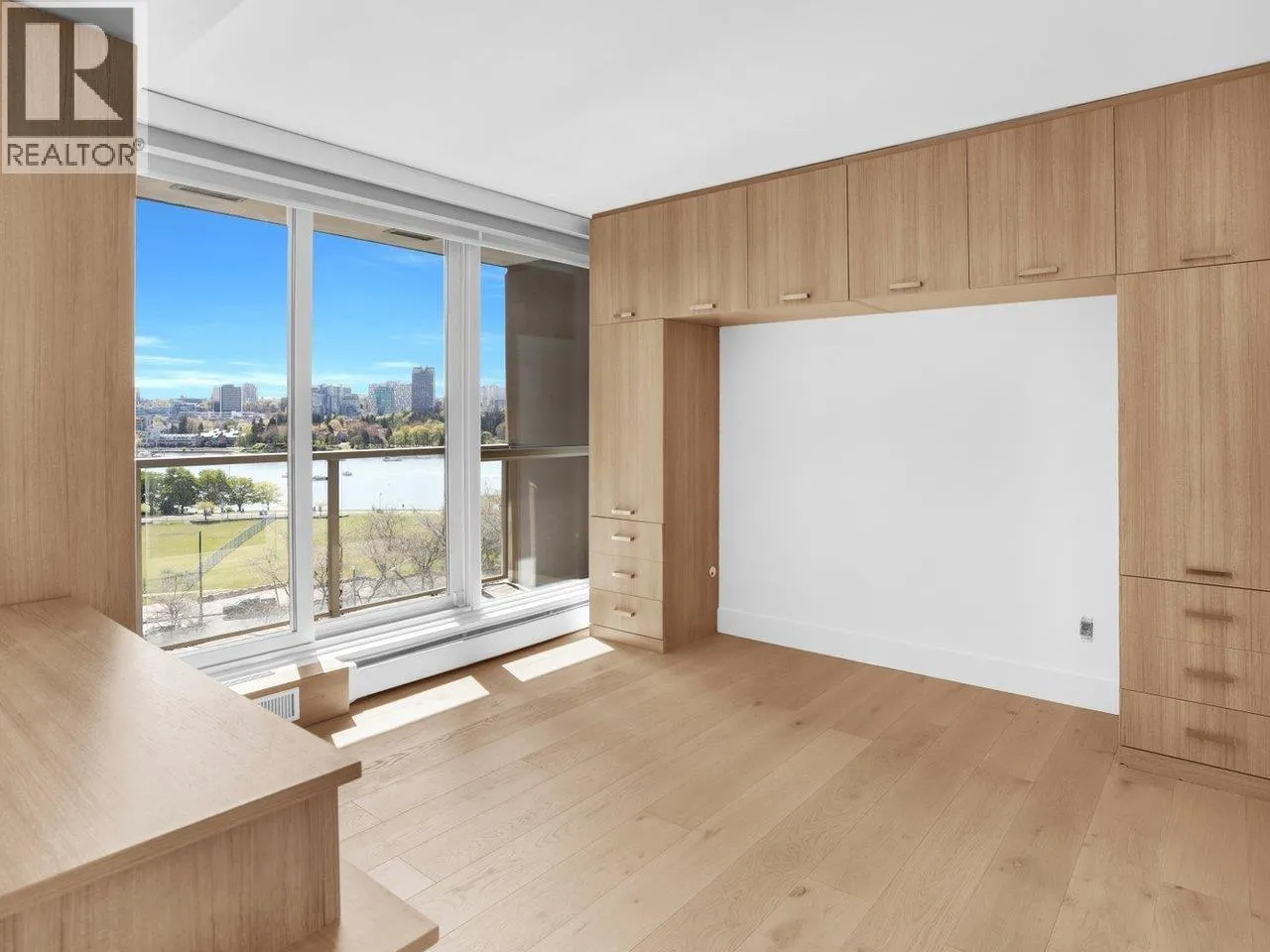 802 1318 HOMER STREET