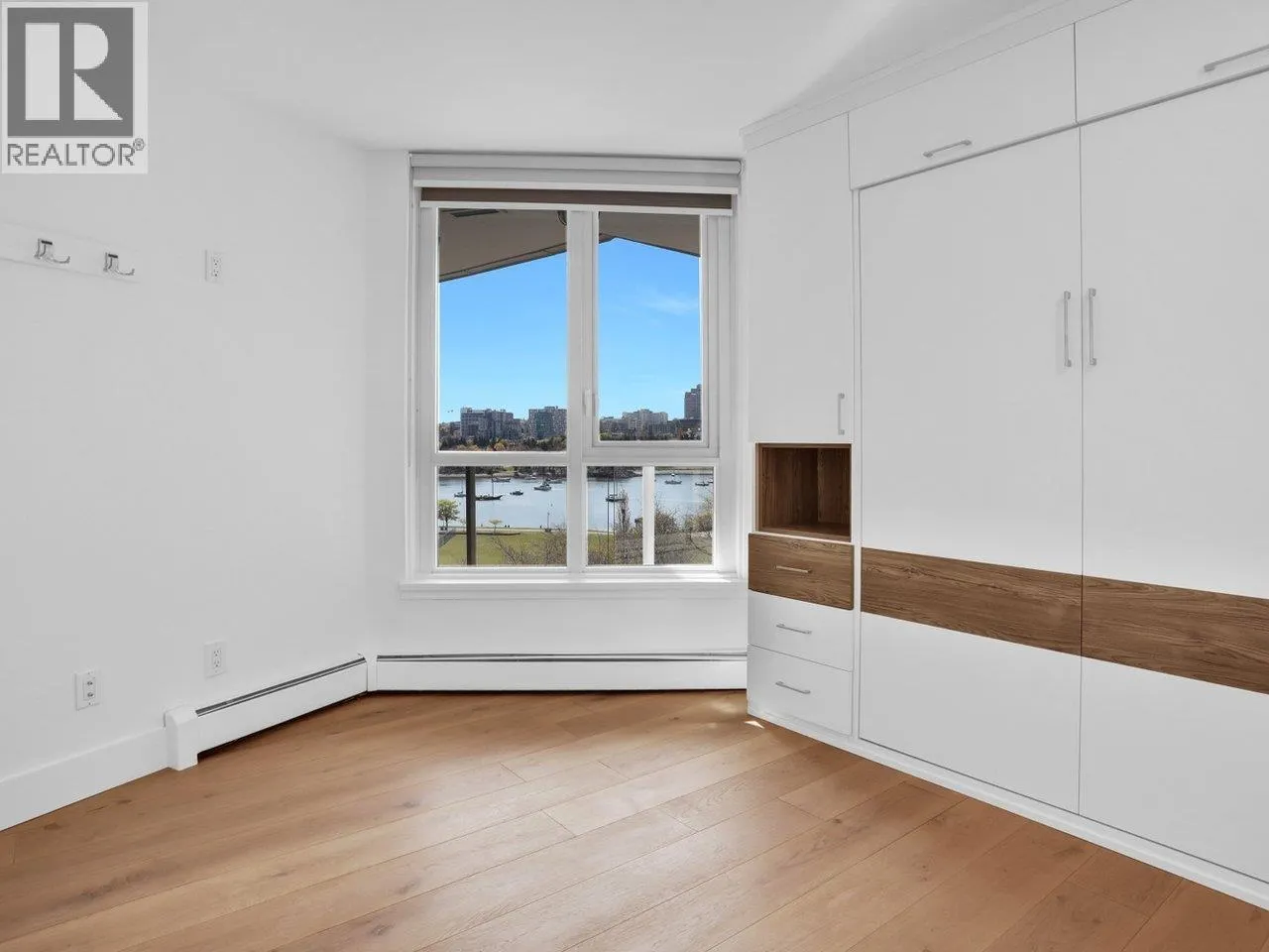 802 1318 HOMER STREET