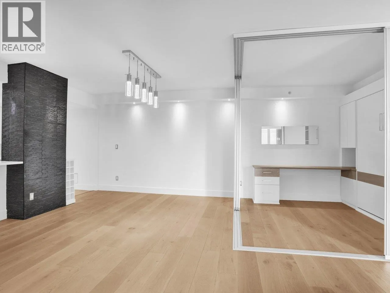 802 1318 HOMER STREET