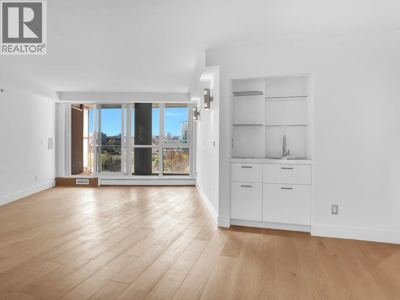 802 1318 HOMER STREET