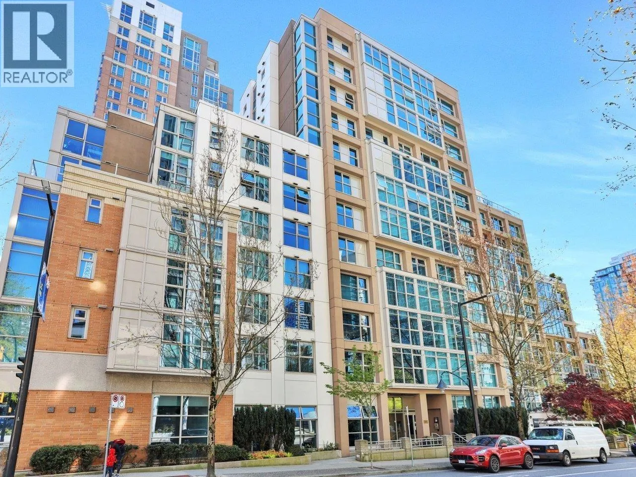 802 1318 HOMER STREET