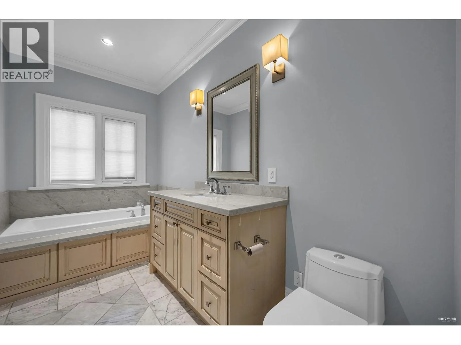 6089 GLENEAGLES DRIVE