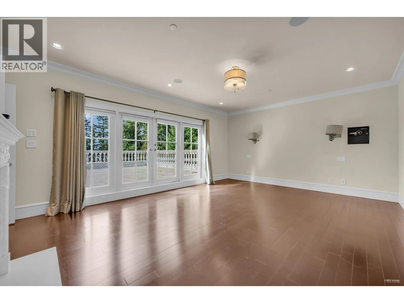 6089 GLENEAGLES DRIVE