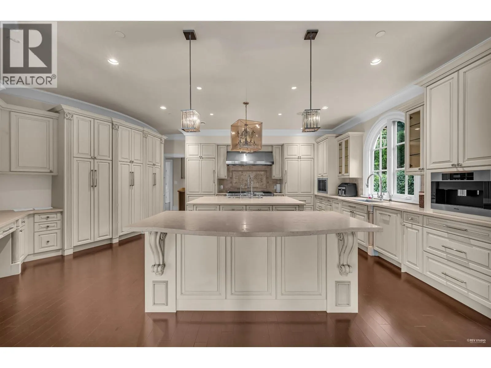 6089 GLENEAGLES DRIVE