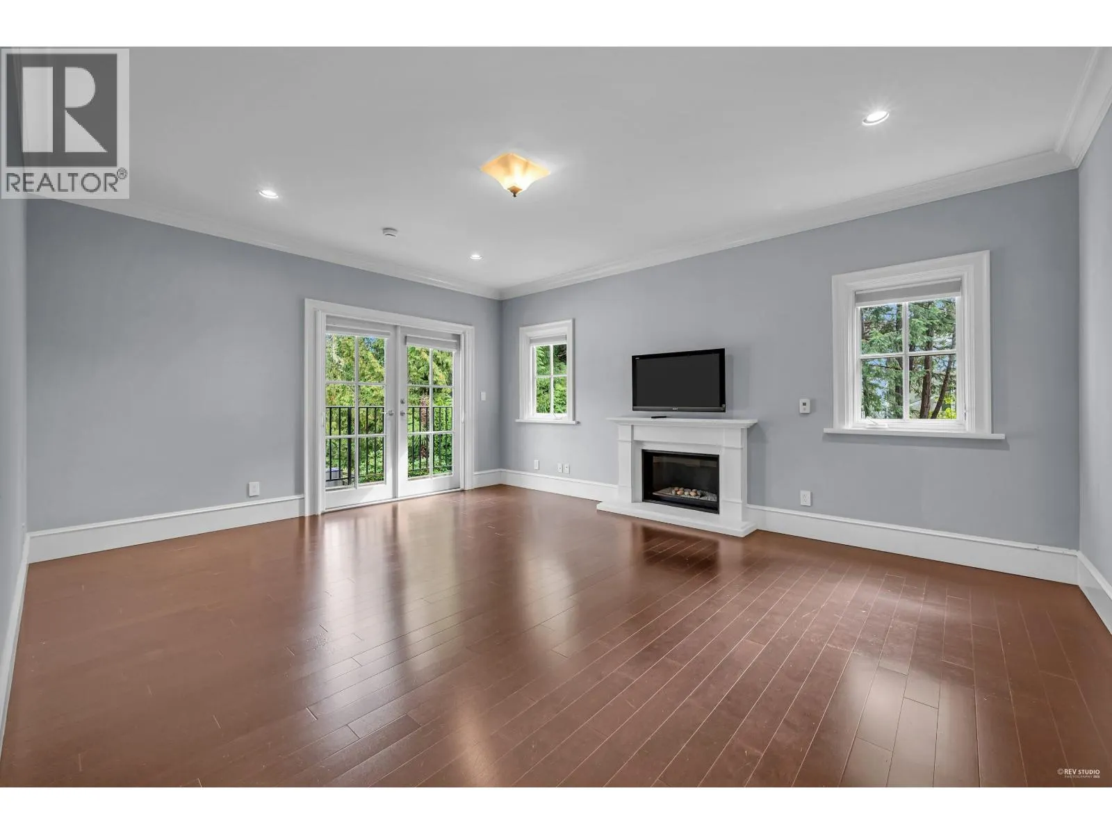 6089 GLENEAGLES DRIVE