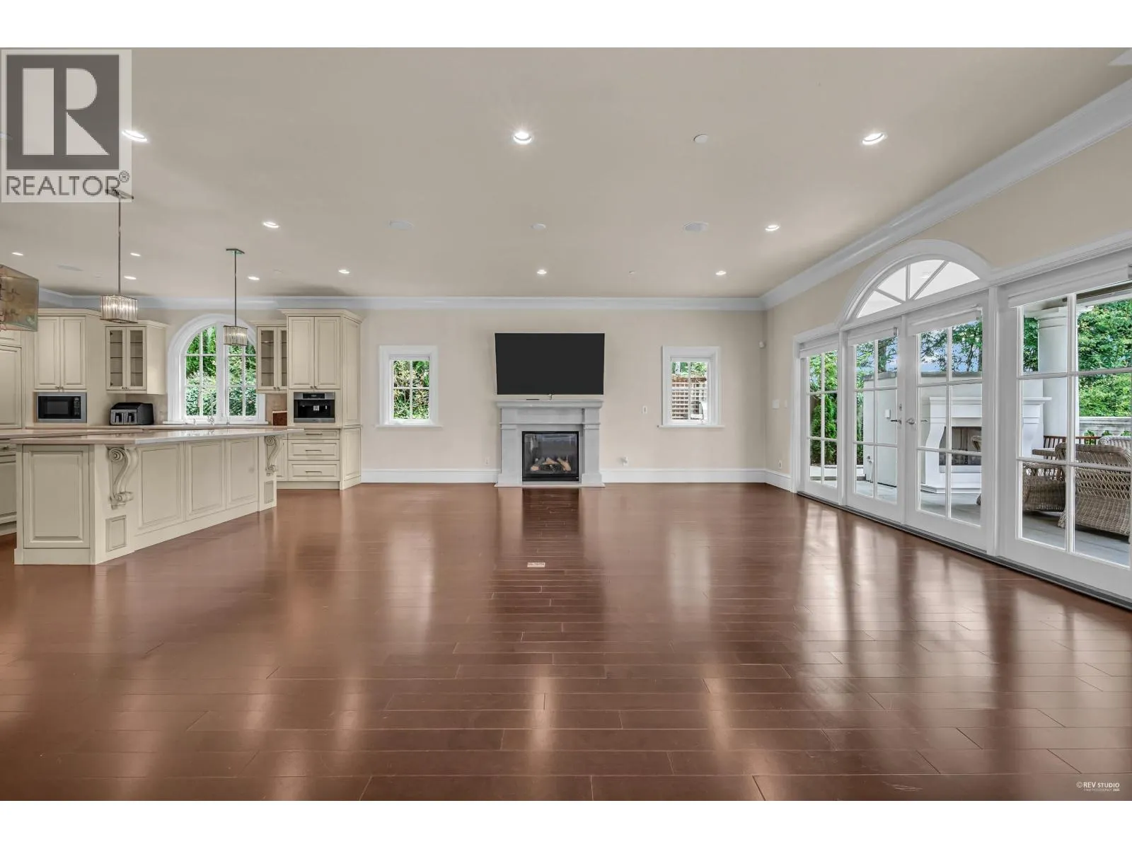 6089 GLENEAGLES DRIVE