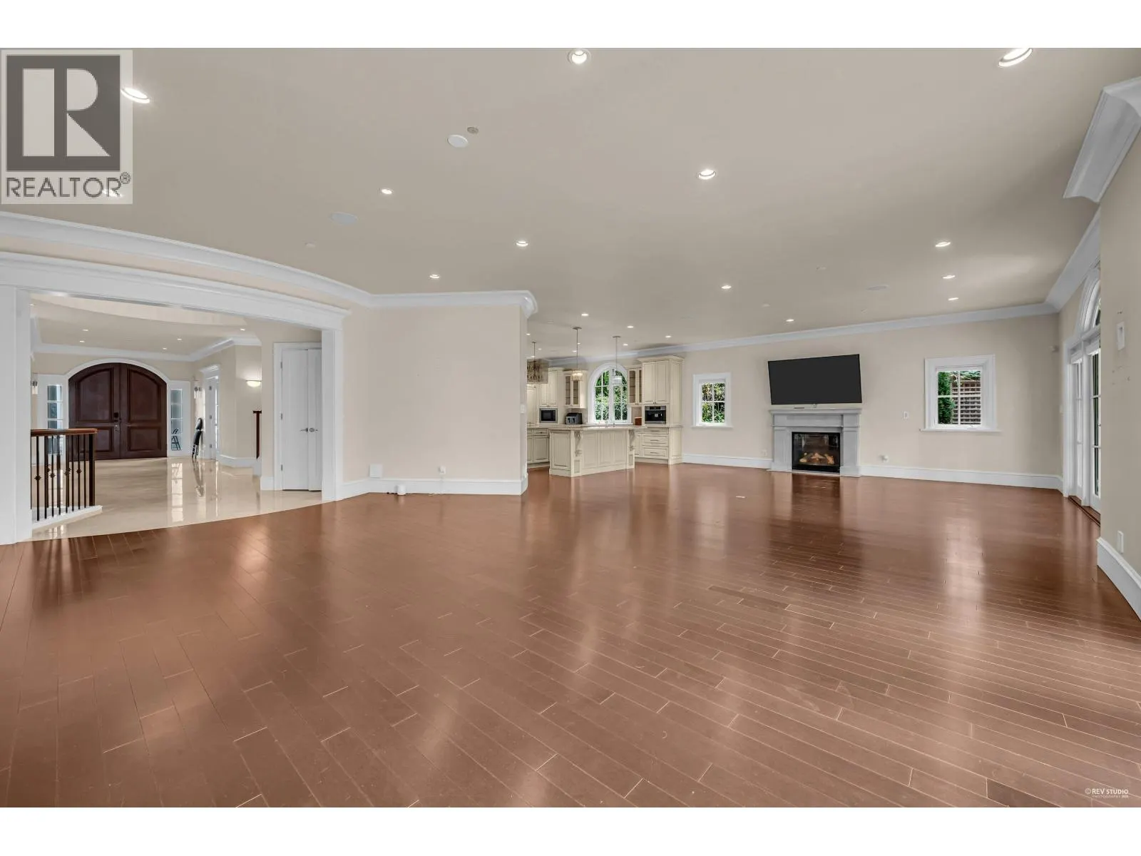 6089 GLENEAGLES DRIVE