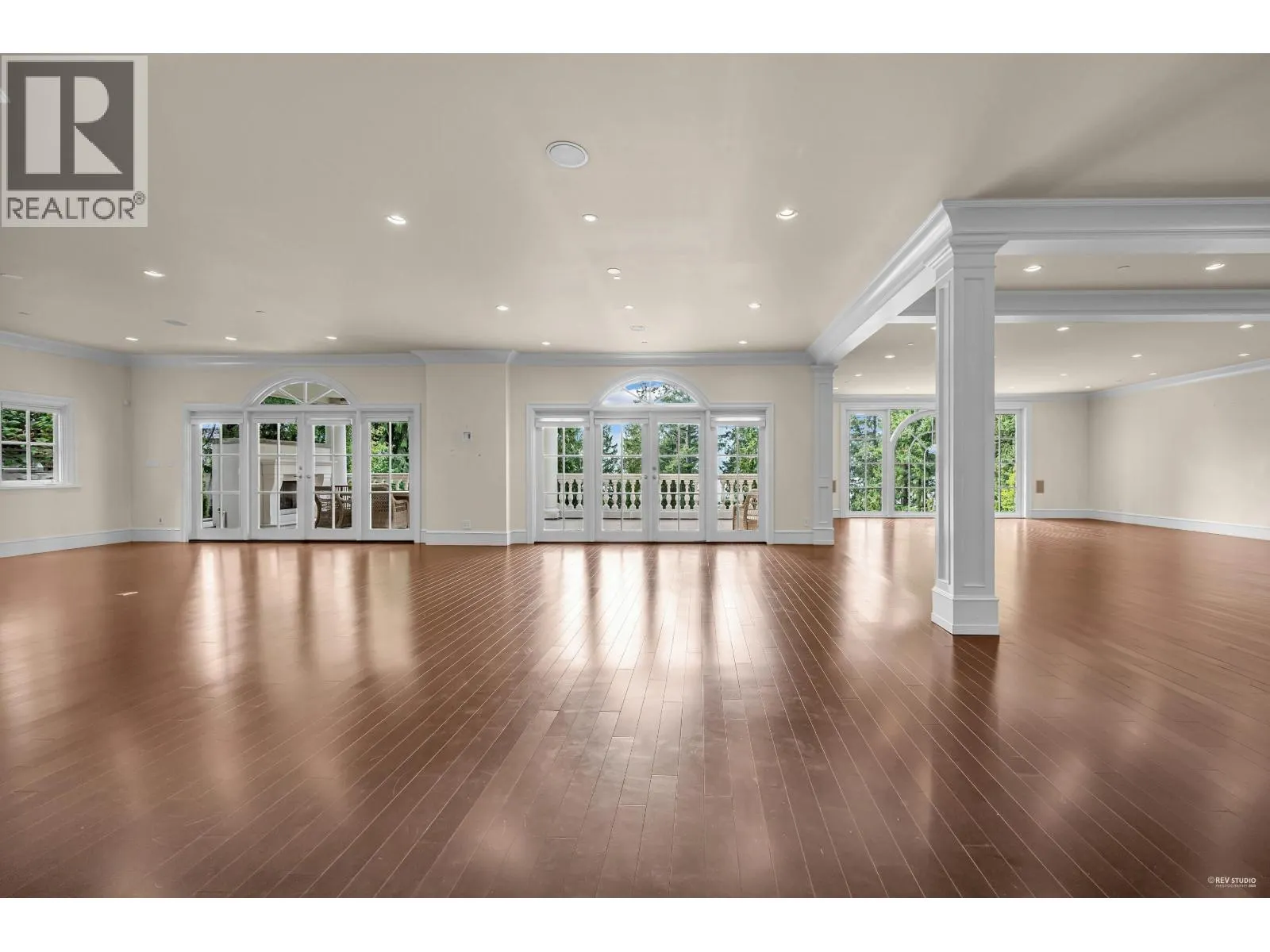 6089 GLENEAGLES DRIVE