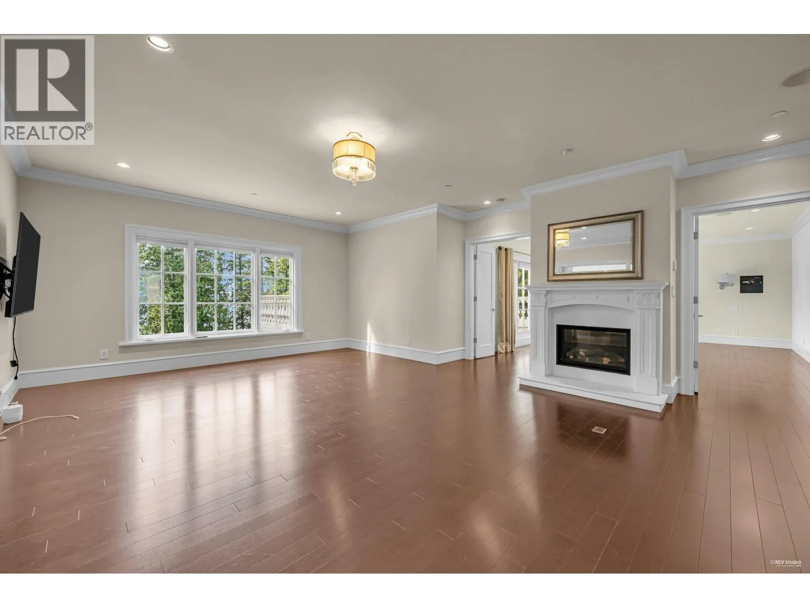 6089 GLENEAGLES DRIVE