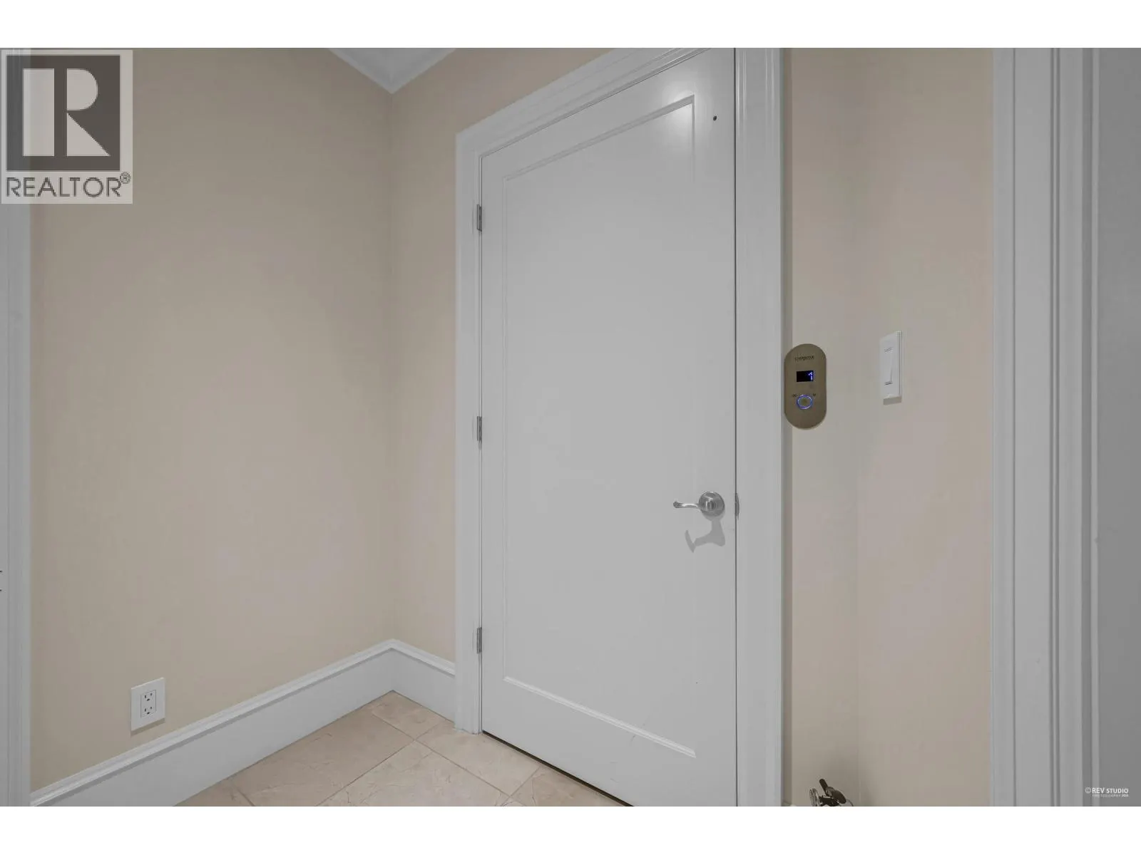 6089 GLENEAGLES DRIVE