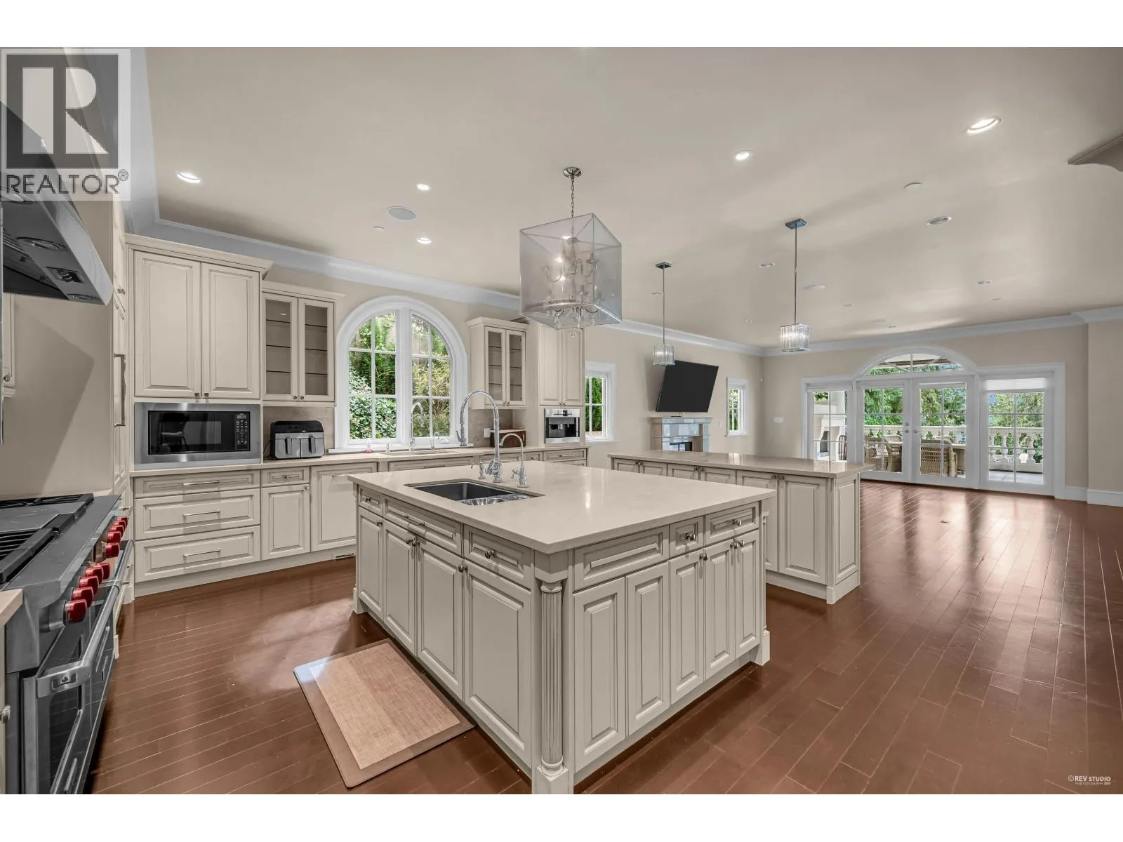 6089 GLENEAGLES DRIVE