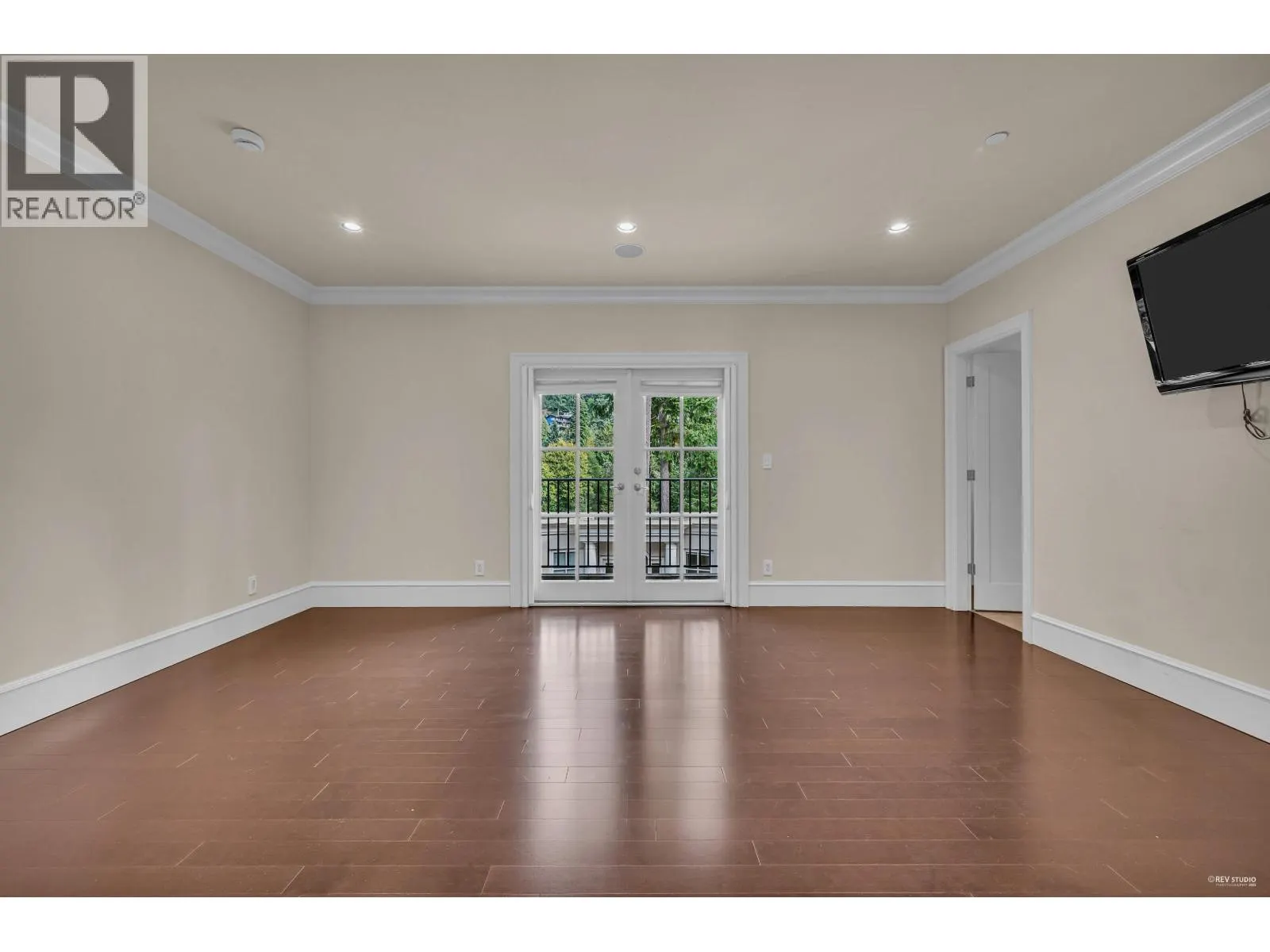 6089 GLENEAGLES DRIVE