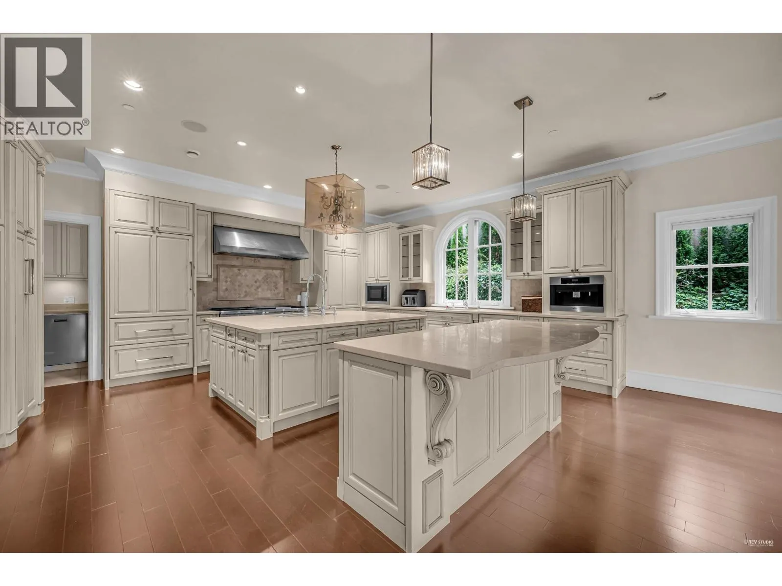 6089 GLENEAGLES DRIVE