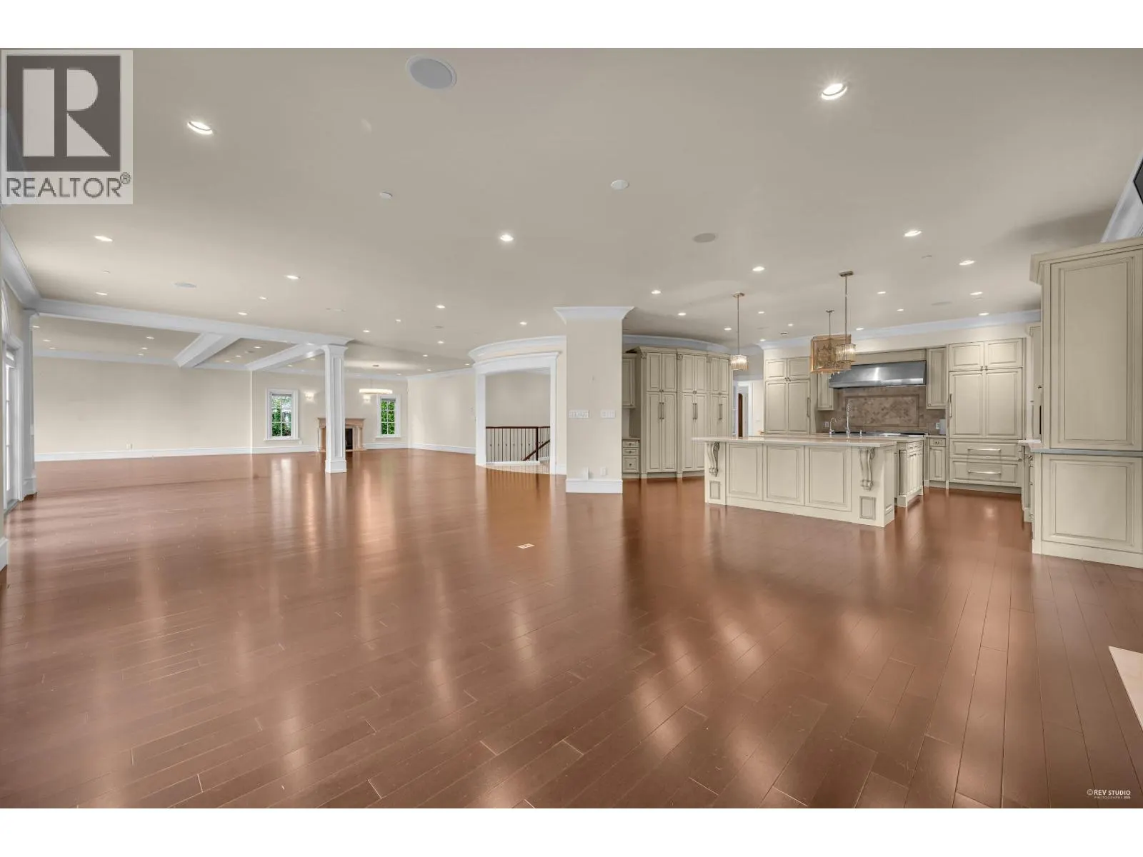 6089 GLENEAGLES DRIVE