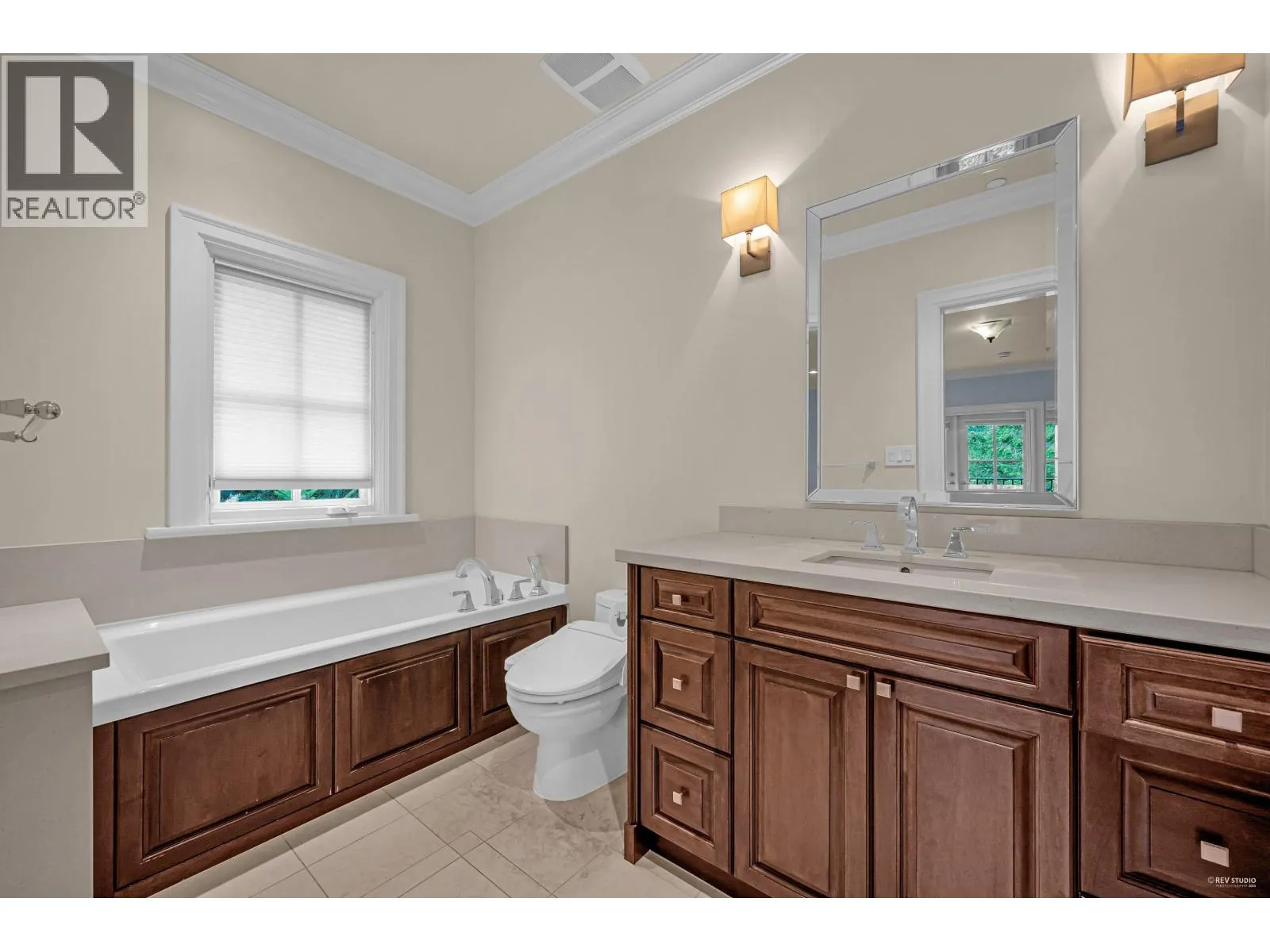 6089 GLENEAGLES DRIVE