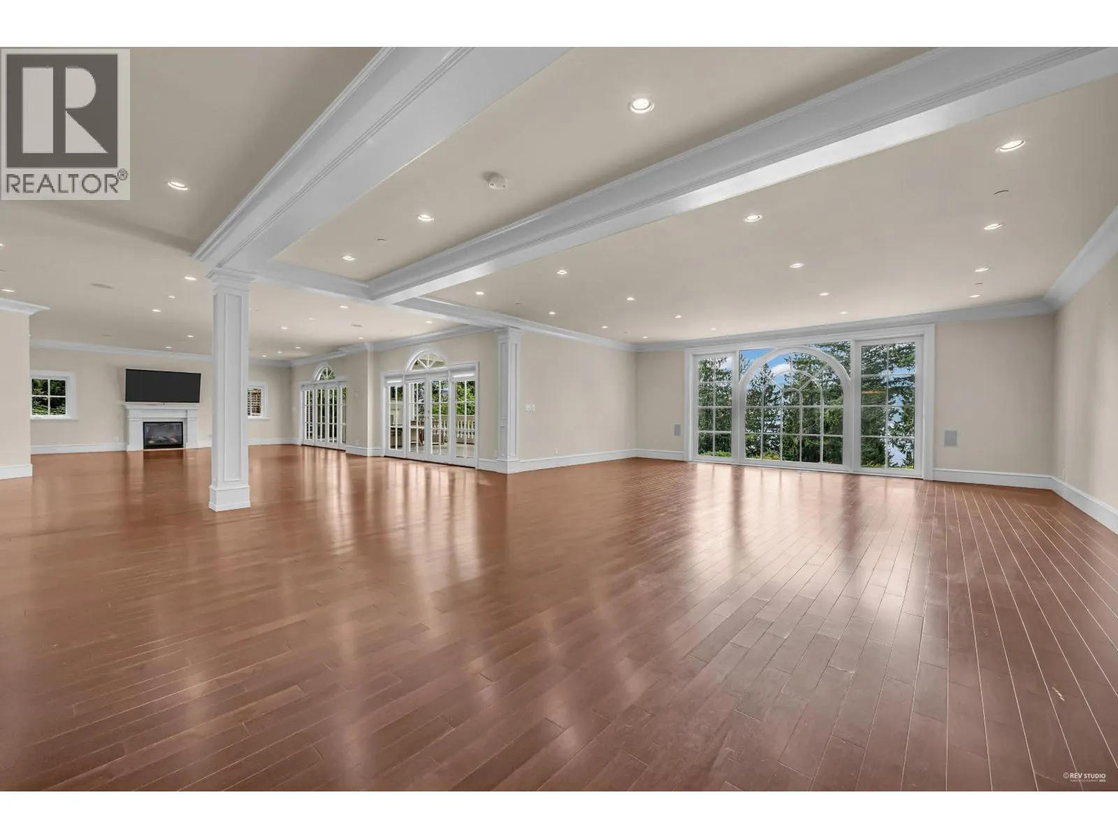 6089 GLENEAGLES DRIVE