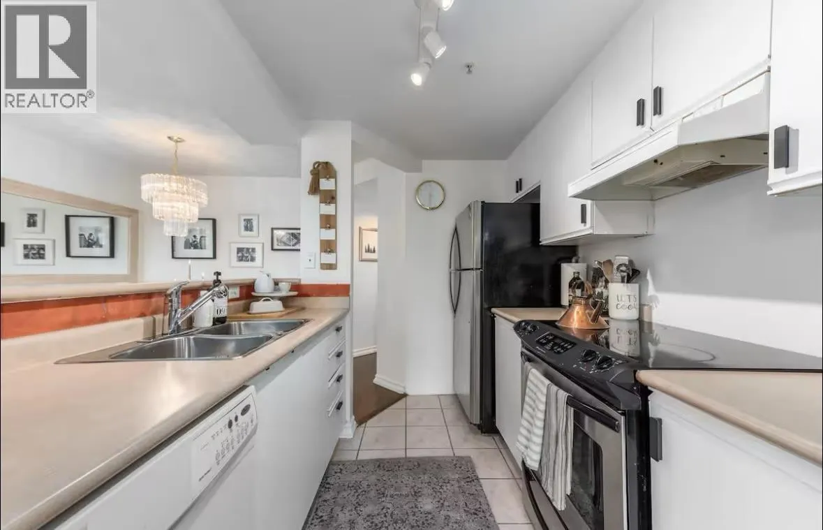 1705 907 BEACH AVENUE