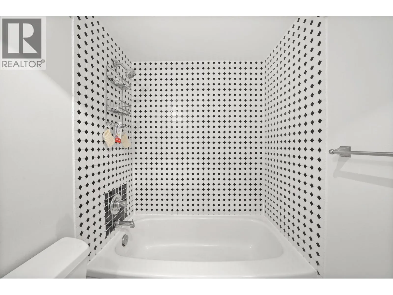 1006 2016 FULLERTON AVENUE